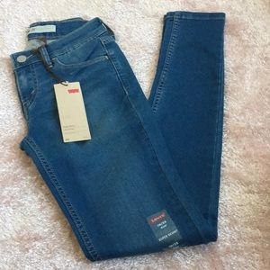 Levi’s 535 Super Skinny Jeans